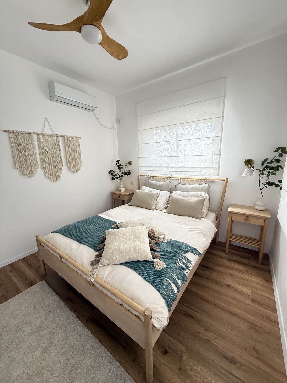 Studio bedroom with double bed and air conditioning